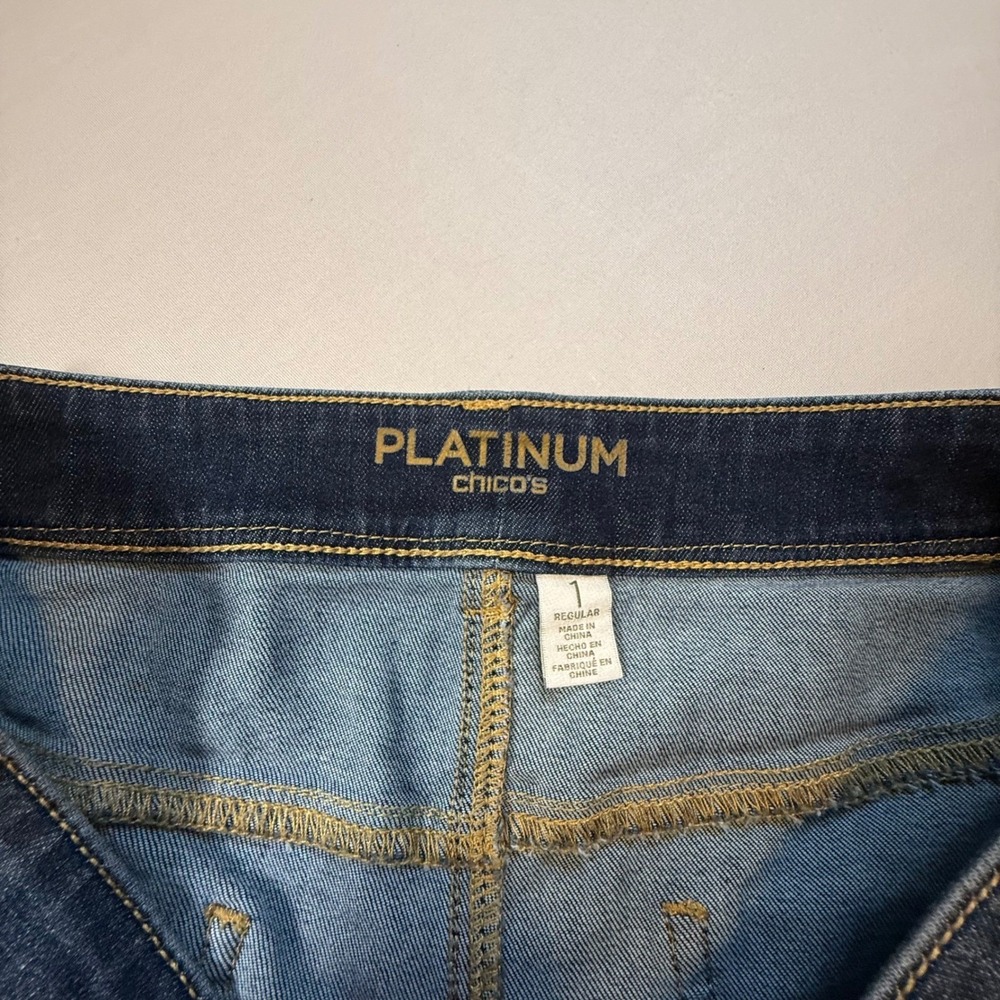 Chicos Platinum Ultimate Fit Jeans Womens 8 Dark Wash Straight Leg Cropped Capri - Picture 6 of 12